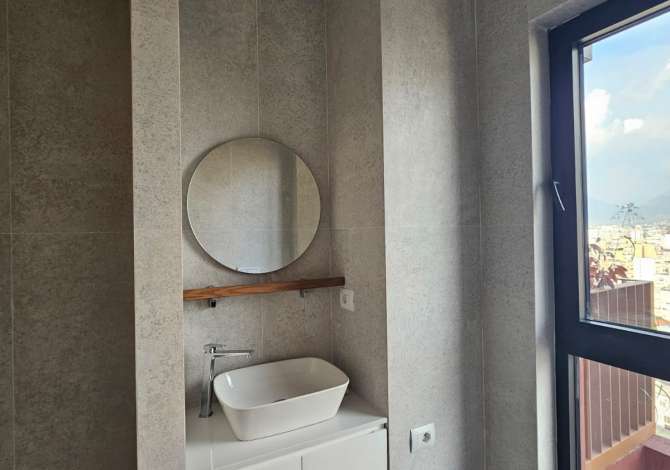 Ambient per zyra me qera,21 dhjetori Garden Building 