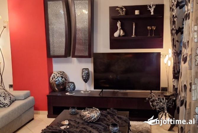 Shtepi me qera 2+1 ne Tirane - 700 Euro