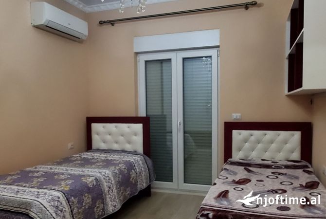 Shtepi ne shitje Apartament ne Tirane, 2+1, Mobilimi E mobiluar, Pagesa 130,000  Euro.