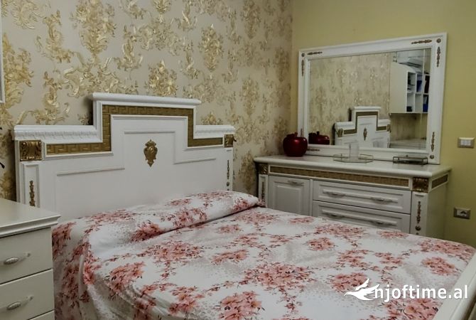 Shtepi ne shitje Apartament ne Tirane, 2+1, Mobilimi E mobiluar, Pagesa 130,000  Euro.