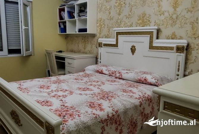 Shtepi ne shitje Apartament ne Tirane, 2+1, Mobilimi E mobiluar, Pagesa 130,000  Euro.