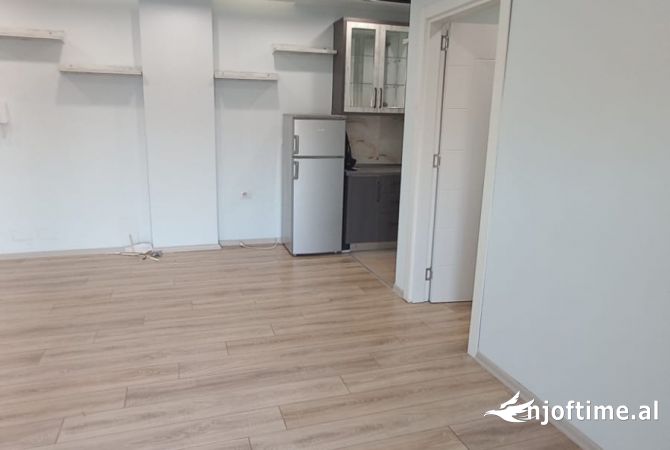 Shtepi ne shitje Apartament ne Tirane, 1+1, Mobilimi Pjeserisht e mobiluar, Pagesa 98,000  Euro.
