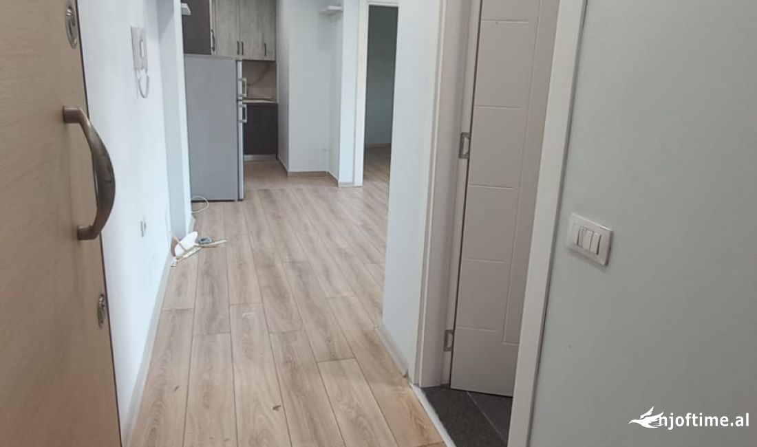 Shtepi ne shitje Apartament ne Tirane, 1+1, Mobilimi Pjeserisht e mobiluar, Pagesa 98,000  Euro.