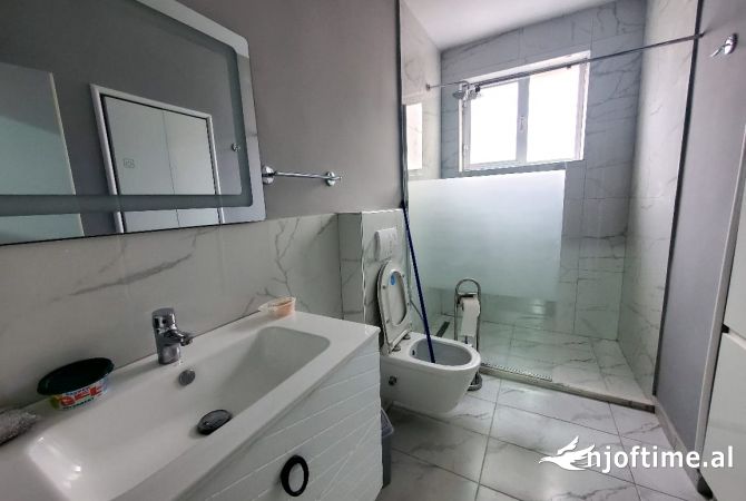 Shtepi me qera Apartament ne Tirane, 2+1, Mobilimi E mobiluar, Pagesa 600  Euro.