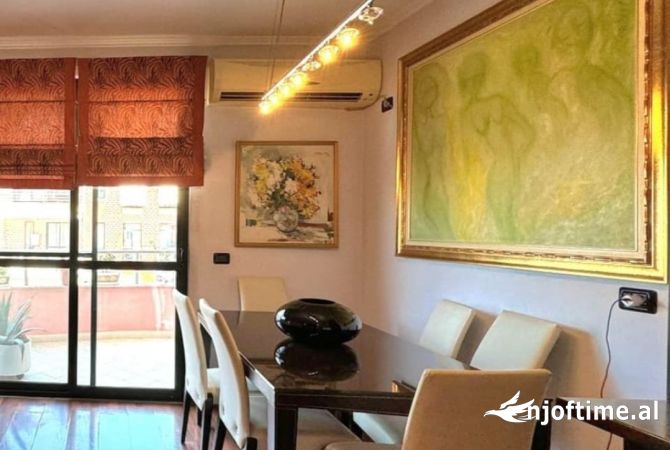 Shtepi ne shitje Apartament ne Tirane, 2+1, Mobilimi E mobiluar, Pagesa 225,000  Euro.