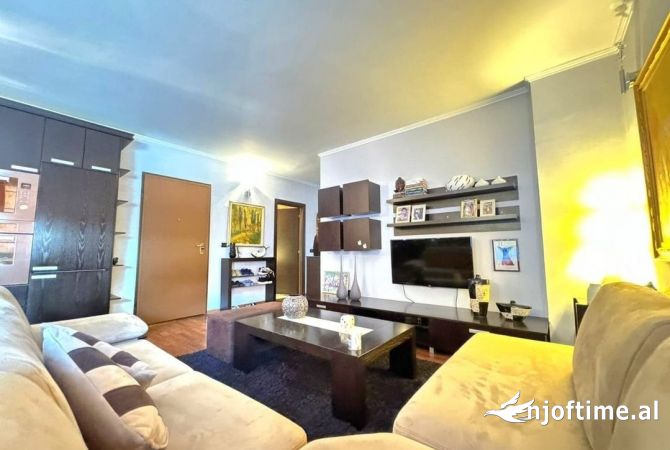 Shtepi ne shitje Apartament ne Tirane, 2+1, Mobilimi E mobiluar, Pagesa 225,000  Euro.