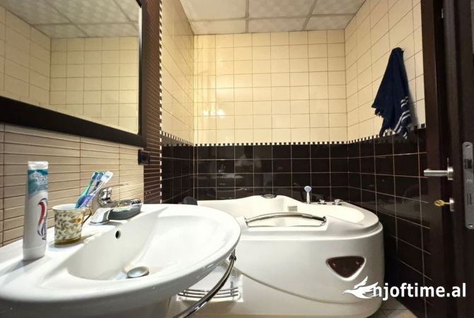 Shtepi ne shitje Apartament ne Tirane, 2+1, Mobilimi E mobiluar, Pagesa 225,000  Euro.