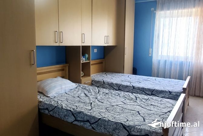 Shtepi ne shitje Apartament ne Tirane, 2+1, Mobilimi E mobiluar, Pagesa 227,000  Euro.