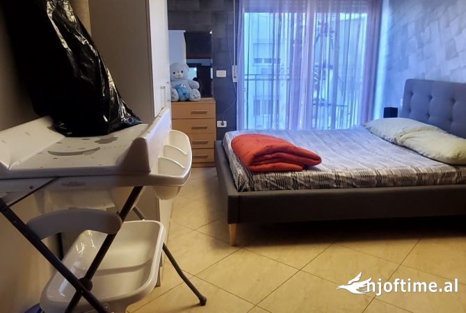 Shtepi ne shitje Apartament ne Tirane, 2+1, Mobilimi E mobiluar, Pagesa 227,000  Euro.