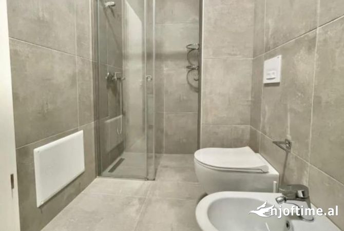 Shtepi ne shitje Apartament ne Tirane, 1+1, Mobilimi E mobiluar, Pagesa 153,000  Euro.