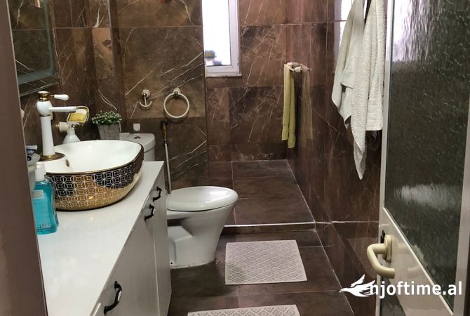 Shtepi me qera Apartament ne Tirane, 2+1, Mobilimi E mobiluar, Pagesa 600  Euro.