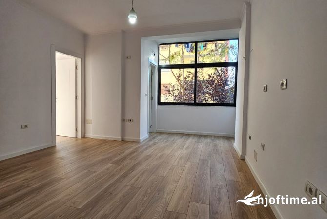 Shtepi ne shitje Apartament ne Tirane, 1+1, Mobilimi Bosh, pa mobiluar, Pagesa 112,000  Euro.