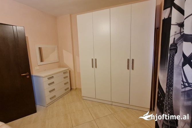 Shtepi ne shitje Apartament ne Tirane, 1+1, Mobilimi E mobiluar, Pagesa 110,000  Euro.