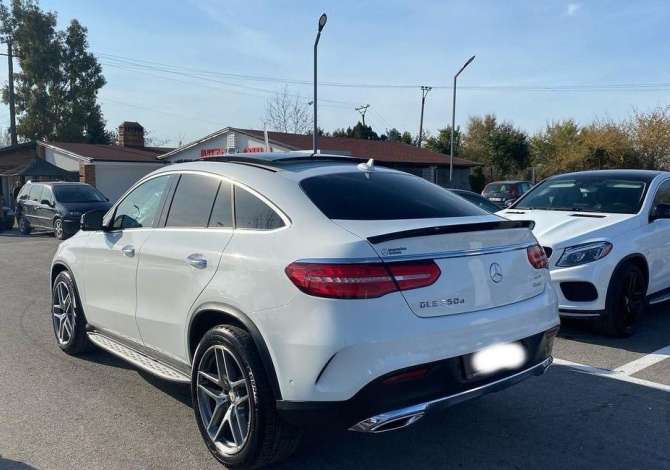 Jepet makina Gle Coupe me qera duke filluar nga 210 euro/dita