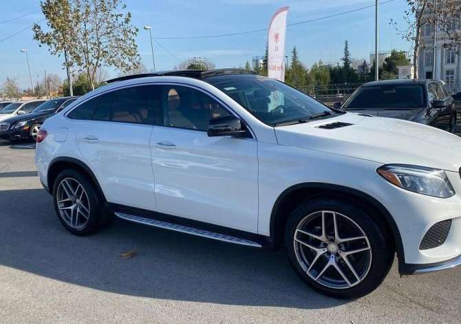 Jepet makina Gle Coupe me qera duke filluar nga 210 euro/dita