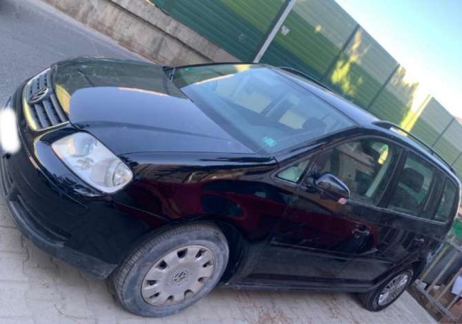 Jepet makina Volkswagen Touran me qera duke filluar nga 40 Euro/dita