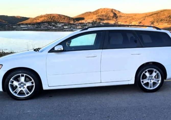 Jepet me qera Volvo V50 2.0 nafte  duke filluar nga 50 euro dita 