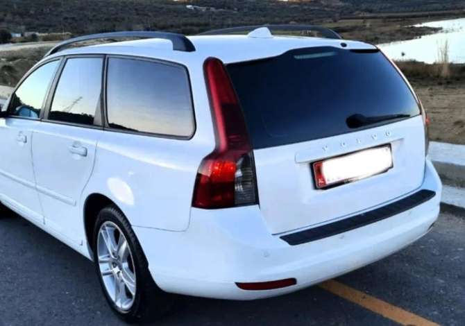 Jepet me qera Volvo V50 2.0 nafte  duke filluar nga 50 euro dita 