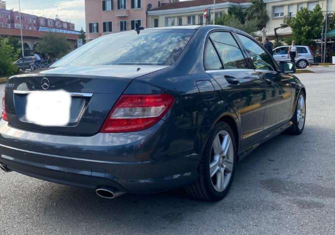 Jepet me qera ditore makina Mercedez-Benz 300 CC duke filluar nga 45 euro