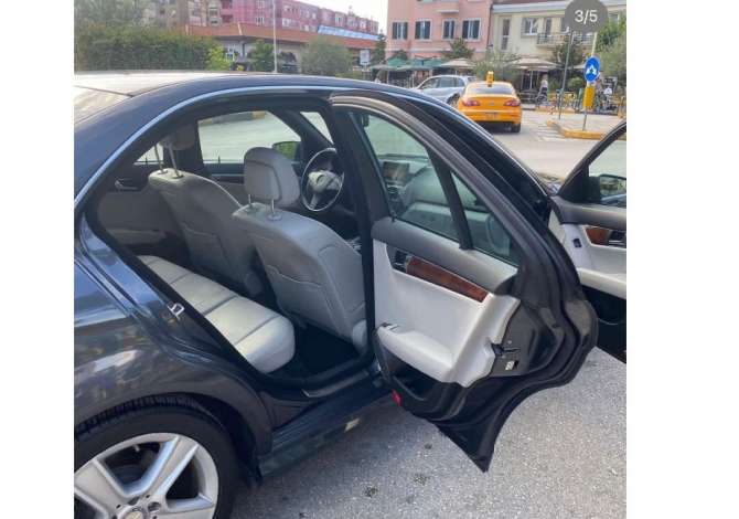 Noleggio Auto  a Tirana - 45 Euro