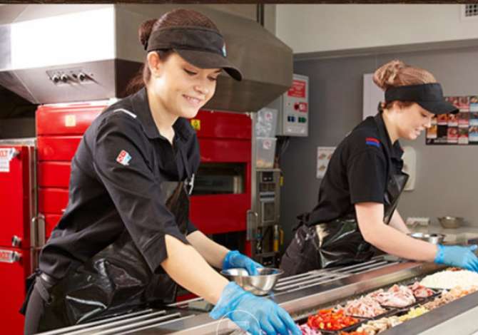 Njoftime Pune Punonjes fast foodi, Recepsioniste, Sanitare 