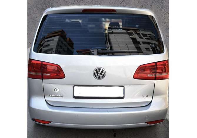 Makine me qera familjare Wolkswagen Touran 6+1 duke filluar nga 50 euro dita 