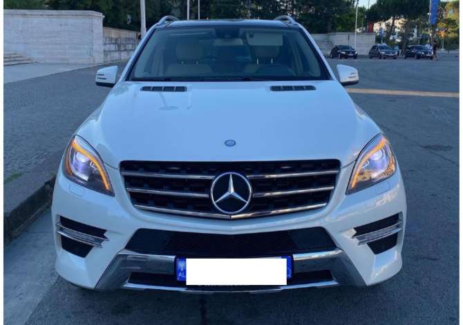 Jepet me qera Mercedez Benz ML duke filluar nga 70 euro dita 
