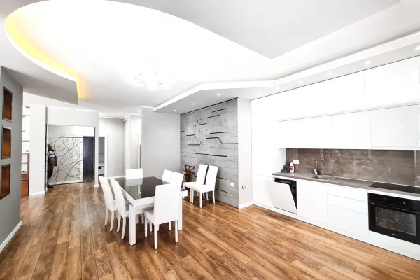 Shtepi me qera 4+1 ne Tirane - 1,300 Euro