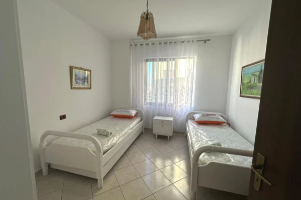 Shtepi me qera 2+1 ne Tirane - 550 Euro