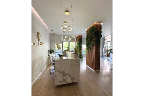 Ambient biznesi me qera 3+1 ne Tirane - 3,999 Euro