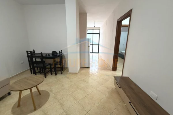 Shtepi me qera Apartament ne Tirane, 2+1, Mobilimi Pjeserisht e mobiluar, Pagesa 350  Euro.