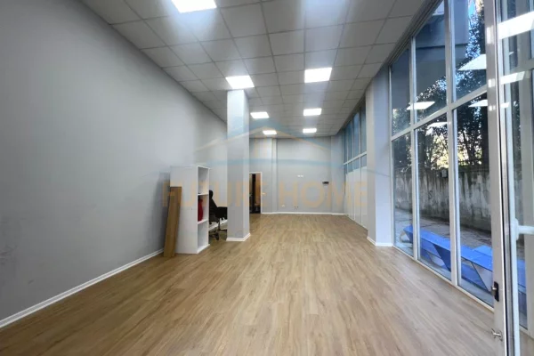 Ambient biznesi ne shitje 3+1 ne Tirane - 125,000 Euro