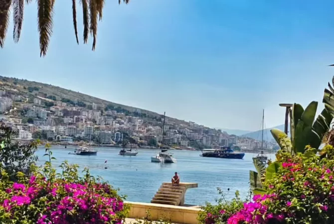 Truall ose Toke ne Sarande - 120,000 Euro