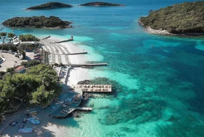 Truall ose Toke ne Sarande - 330,000 Euro
