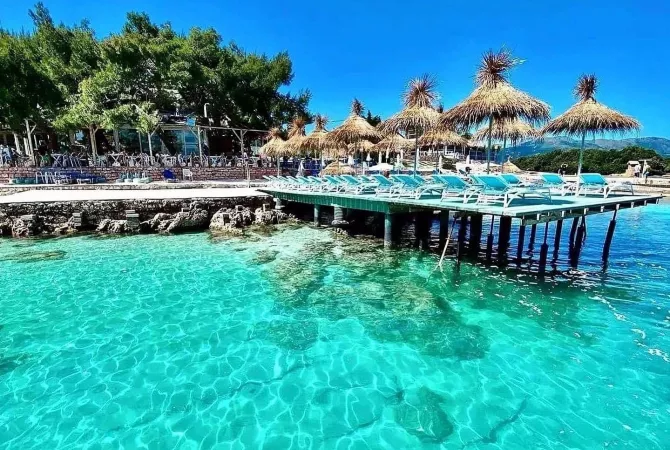 Truall ose Toke ne Sarande - 330,000 Euro