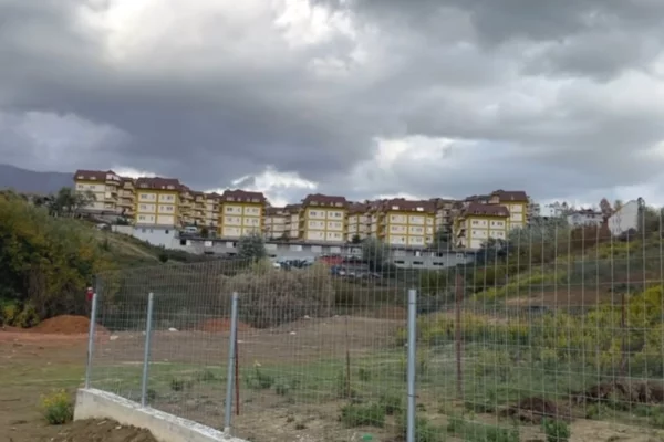 Truall ose Toke ne Tirane - 160,000 Euro