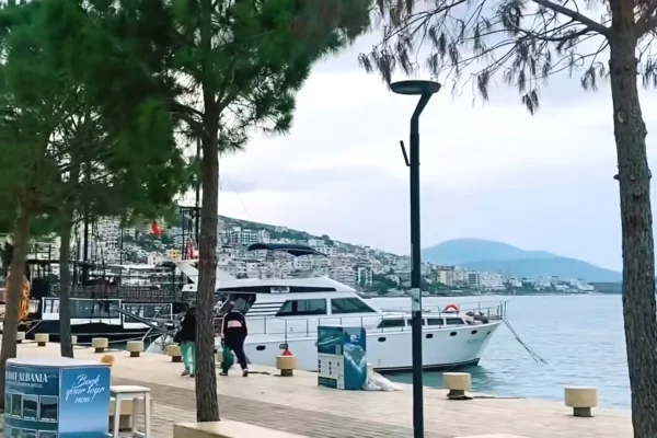 Truall ose Toke ne Sarande - 110,000 Euro