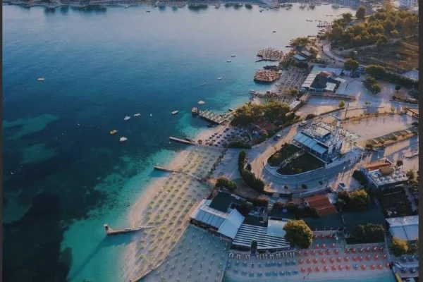 Ambient biznesi ne shitje 5+1 ne Sarande - 750,000 Euro