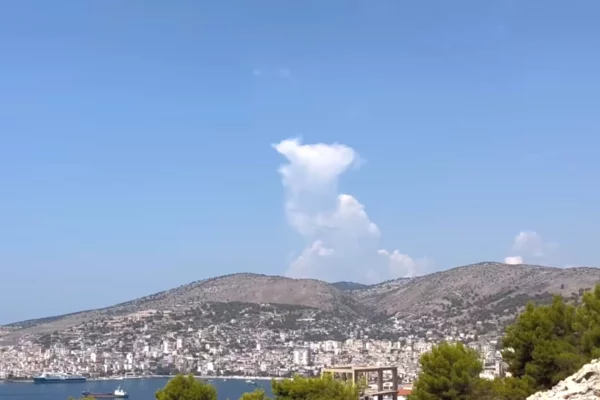 Truall ose Toke ne Sarande - 110,000 Euro