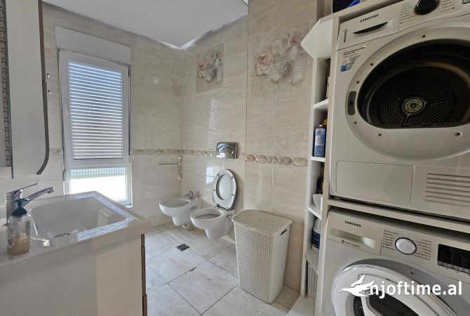 Shtepi ne shitje Apartament ne Tirane, 2+1, Mobilimi E mobiluar, Pagesa 245,000  Euro.