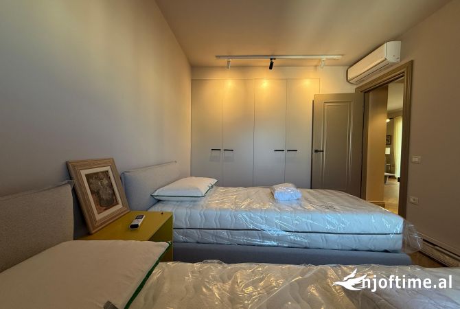 Shtepi ne shitje Apartament ne Tirane, 2+1, Mobilimi E mobiluar, Pagesa 2,950,000  Euro.