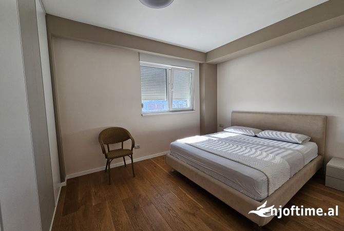 Shtepi ne shitje Apartament ne Tirane, 3+1, Mobilimi E mobiluar, Pagesa 346,000  Euro.
