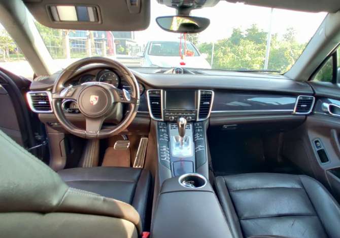 Jepet me qera Porche Panamera duke filluar nga 200 euro dita 