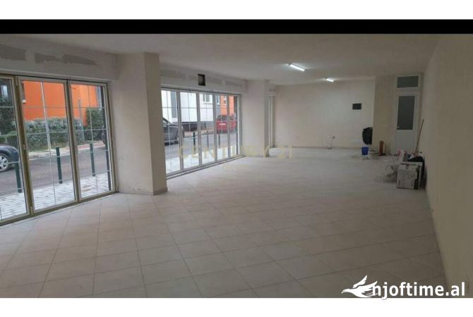 Ambient biznesi me qera 1+1 ne Tirane - 700 Euro