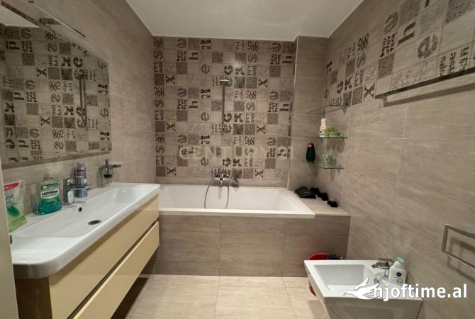 Shtepi me qera Apartament ne Tirane, 2+1, Mobilimi E mobiluar, Pagesa 950  Euro.