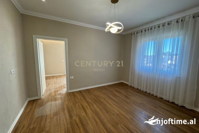 Shtepi ne shitje Apartament ne Tirane, 1+1, Mobilimi Bosh, pa mobiluar, Pagesa 125,000  Euro.