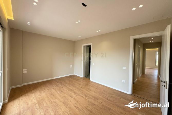 Shtepi ne shitje Apartament ne Tirane, 2+1, Mobilimi Bosh, pa mobiluar, Pagesa 255,000  Euro.