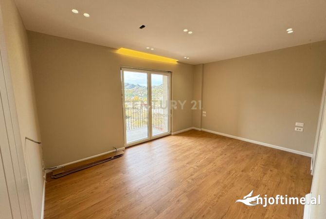 Shtepi ne shitje Apartament ne Tirane, 2+1, Mobilimi Bosh, pa mobiluar, Pagesa 255,000  Euro.