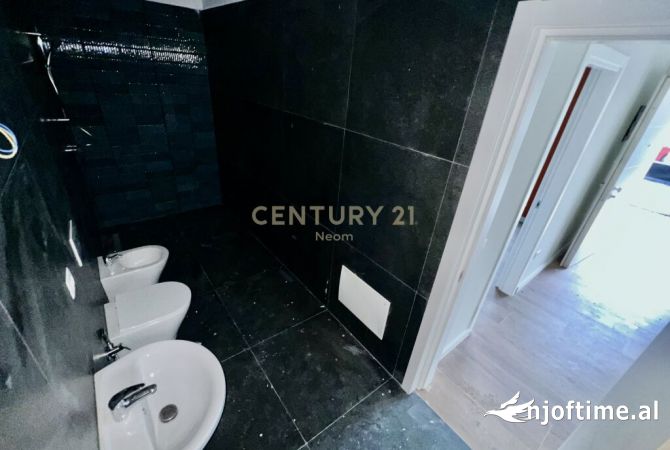 Shtepi ne shitje Apartament ne Tirane, 1+1, Mobilimi Bosh, pa mobiluar, Pagesa 135,000  Euro.