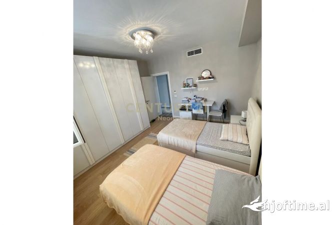 Shtepi ne shitje Apartament ne Tirane, 3+1, Mobilimi E mobiluar, Pagesa 320,000  Euro.